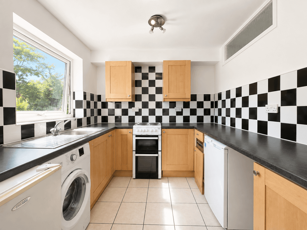 Property photo 3 of 8 C1B32764-Ed03-482B-B782-8301ba714112