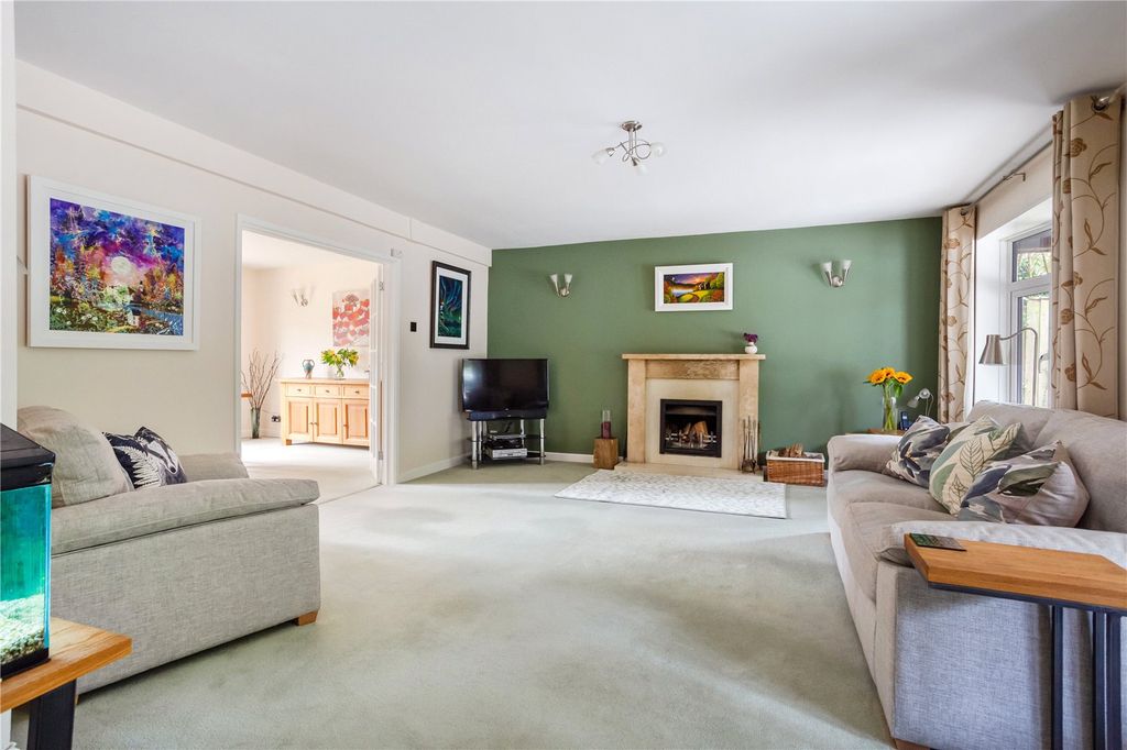 Property photo 1 of 17 Sitting Room