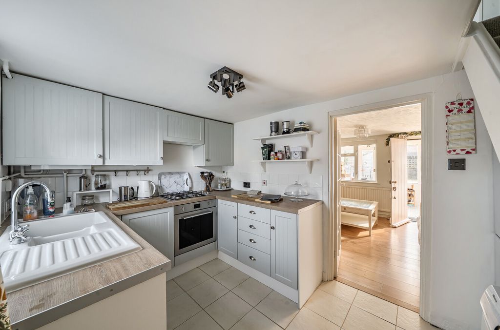 Property photo 3 of 17 Kitchen