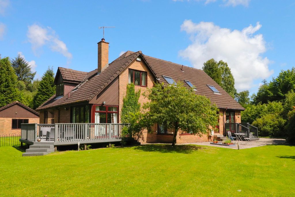 Property photo 2 of 40