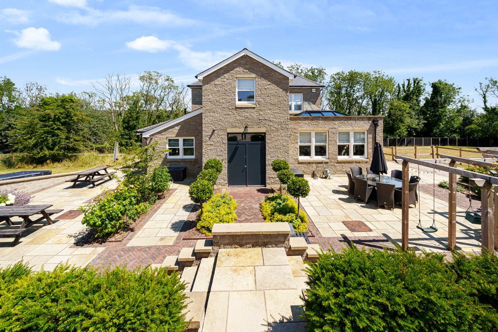 Property photo 1 of 12 Front