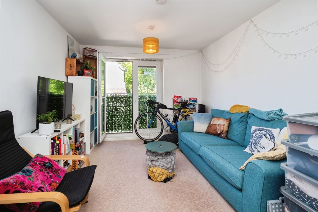 Property photo 3 of 16