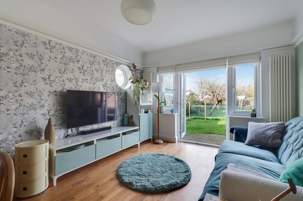 Property photo 2 of 21