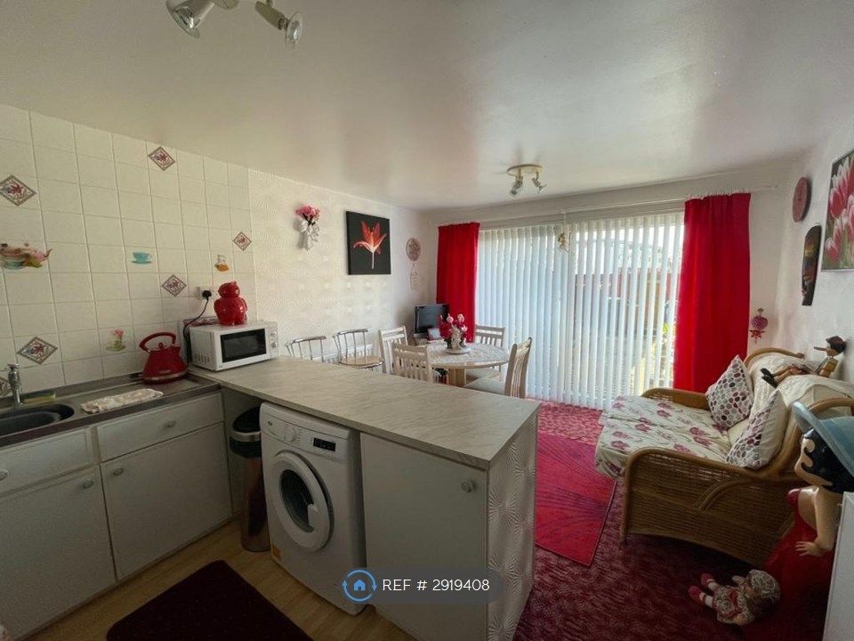 Property photo 2 of 16 Kitchen
