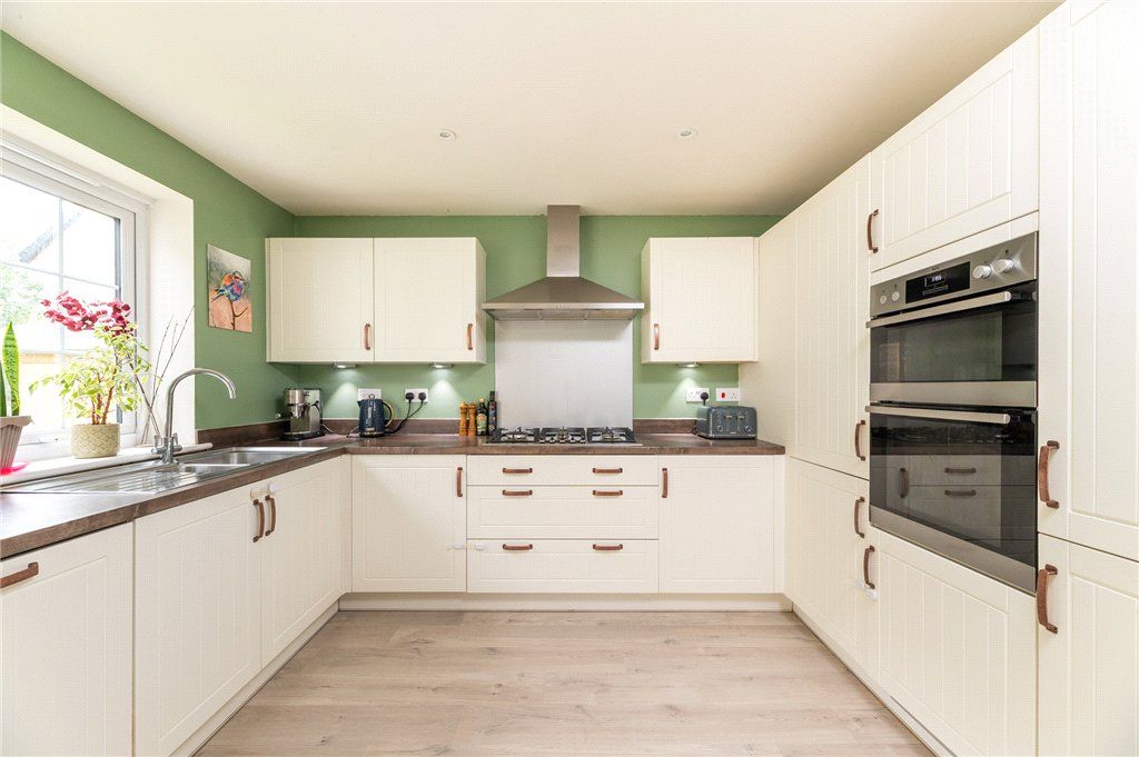 Property photo 3 of 29 Kitchen