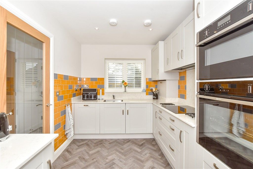 Property photo 3 of 16 Kitchen