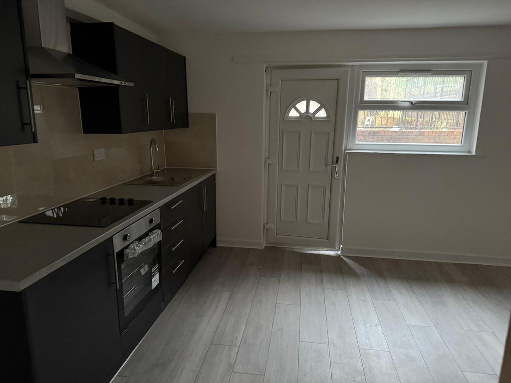 Property photo 1 of 9 2 Bedroom Flat To Let