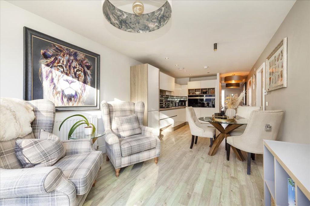 Property photo 1 of 37