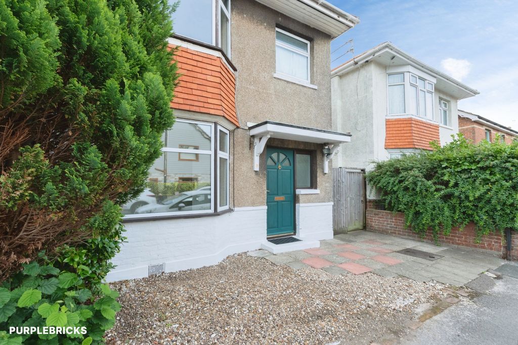 Property photo 2 of 28