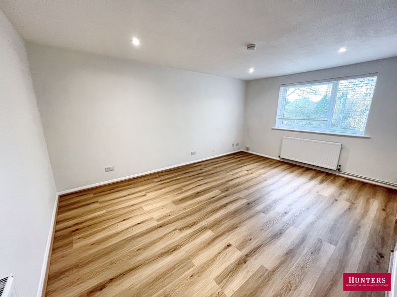 Property photo 1 of 9 Photo 8