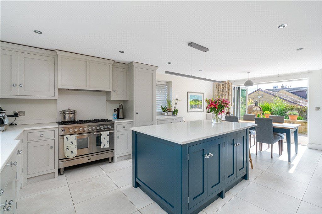 Property photo 3 of 21 Dining Kitchen