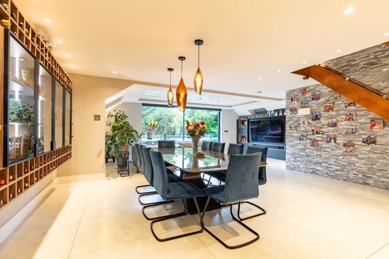 Property photo 3 of 16 Dining Area