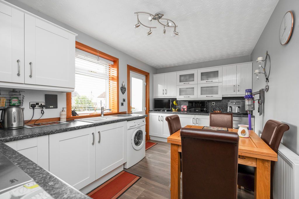 Property photo 2 of 27 Dining Kitchen