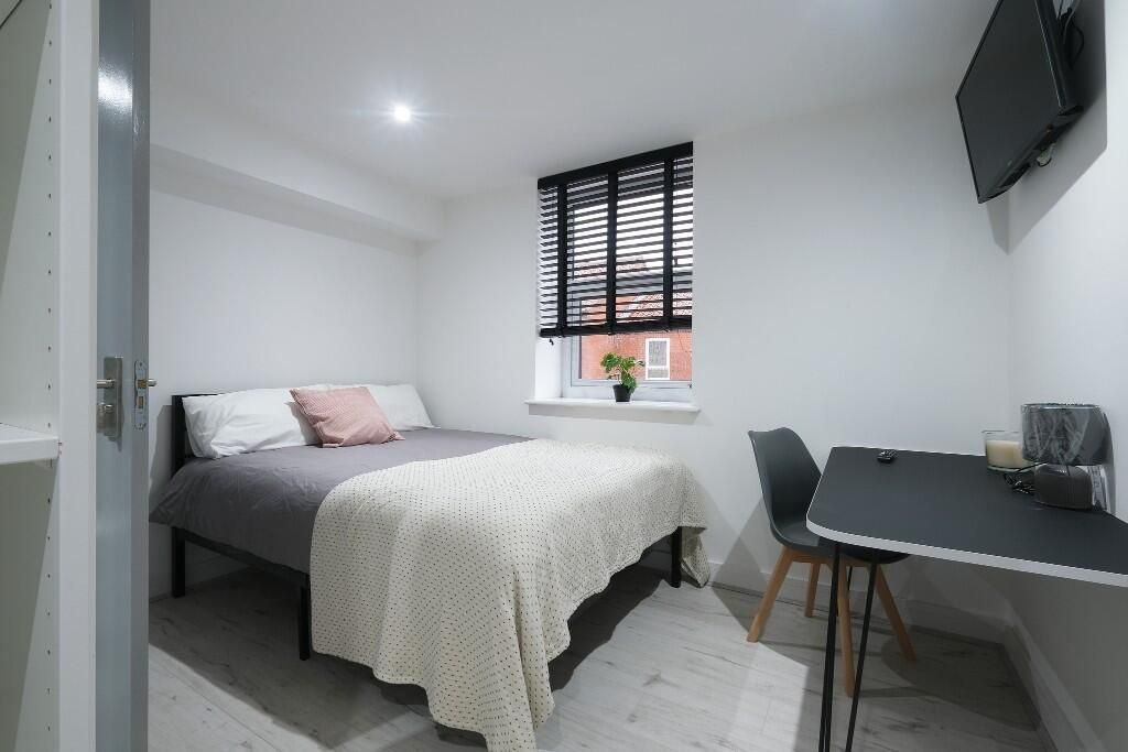 Property photo 2 of 15 A Bright And Tidy Bedroom Featuring A Comfortable ...