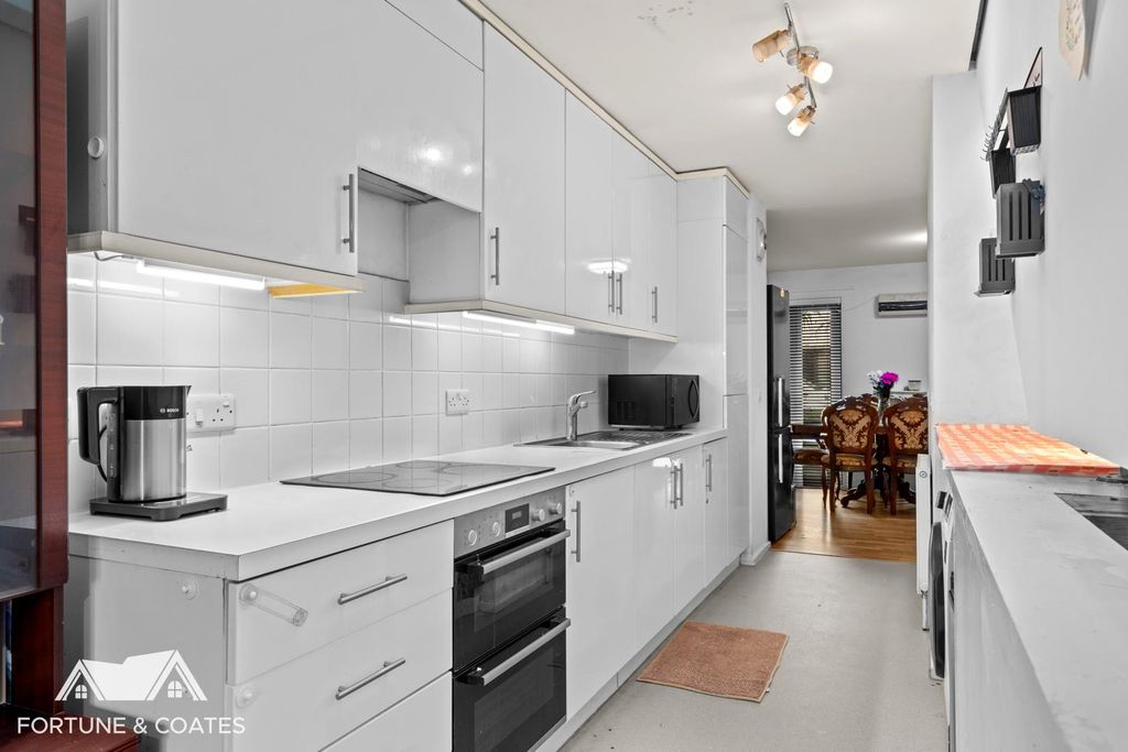 Property photo 2 of 17 Brickcroft_11.Jpg