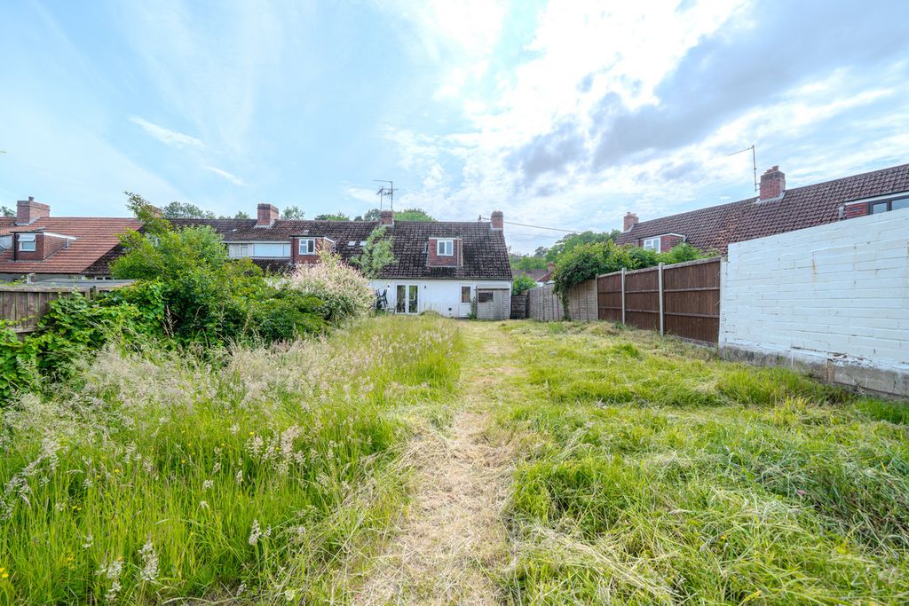 Property photo 2 of 25