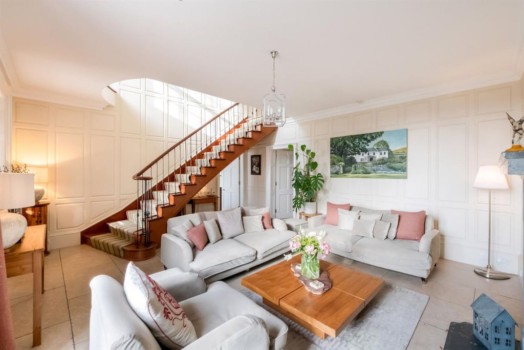 Property photo 2 of 69 Entrance Hall