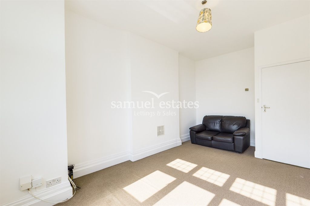 Property photo 1 of 6 Living Room