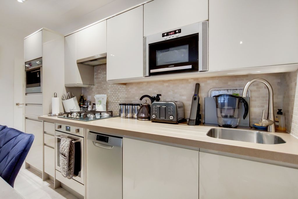 Property photo 3 of 8 Kitchen