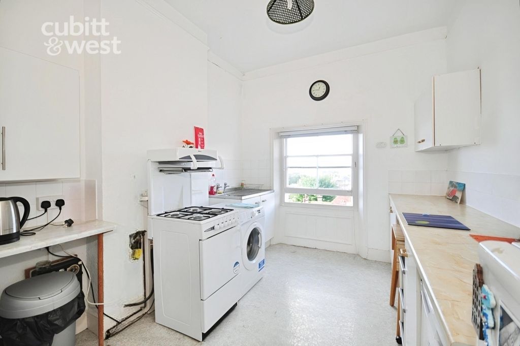 Property photo 3 of 7 Kitchen
