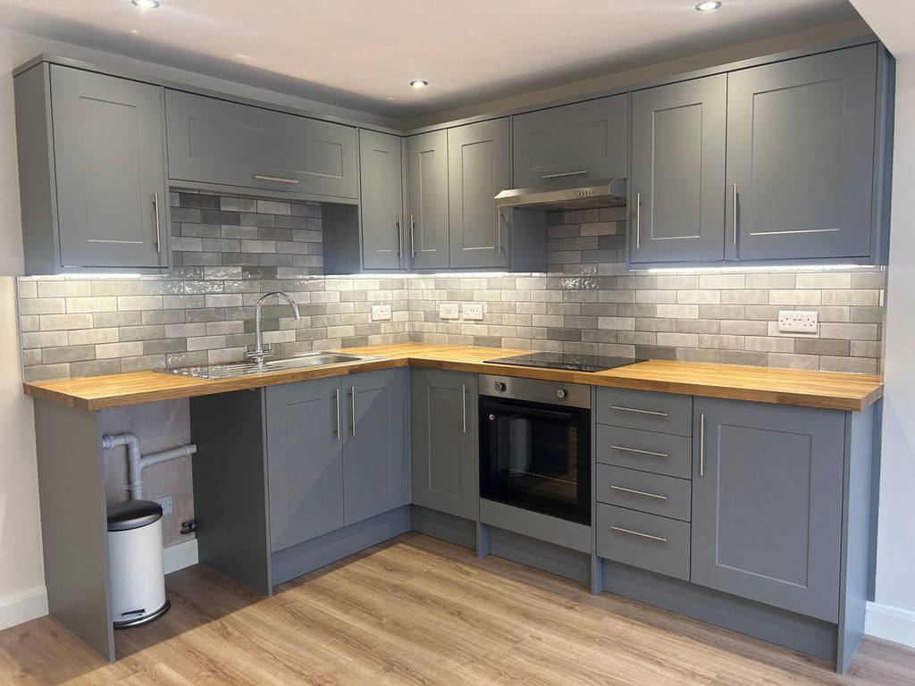 Property photo 3 of 7 Kitchen