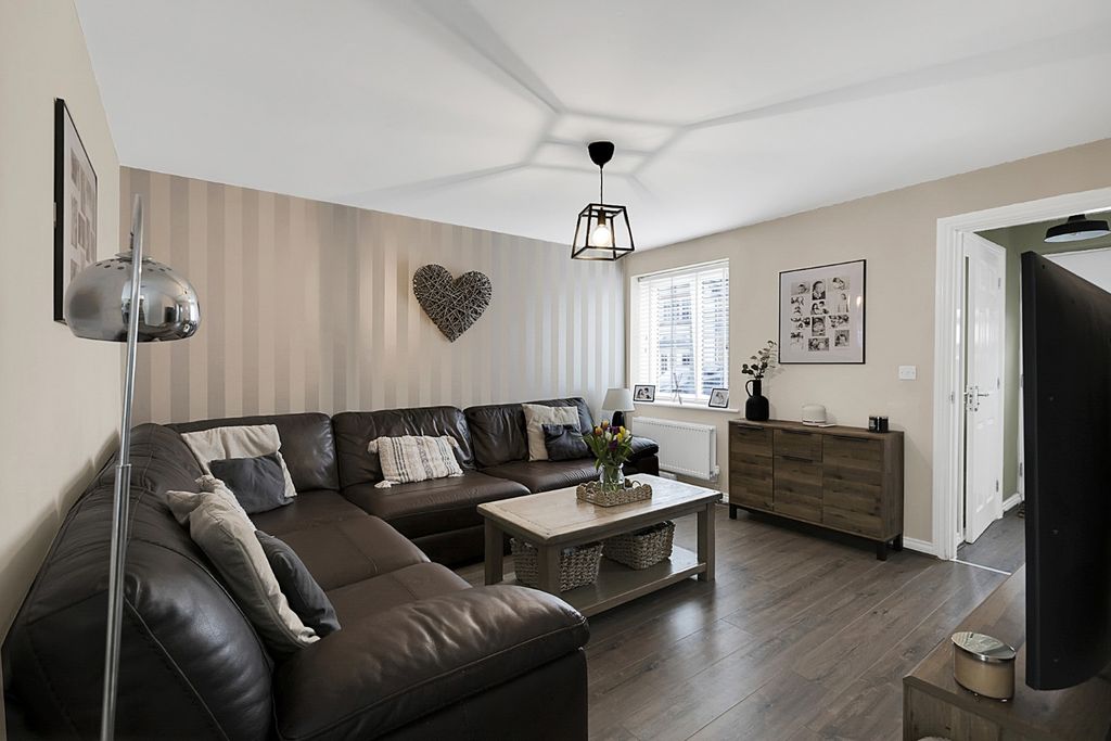 Property photo 3 of 16 4855533