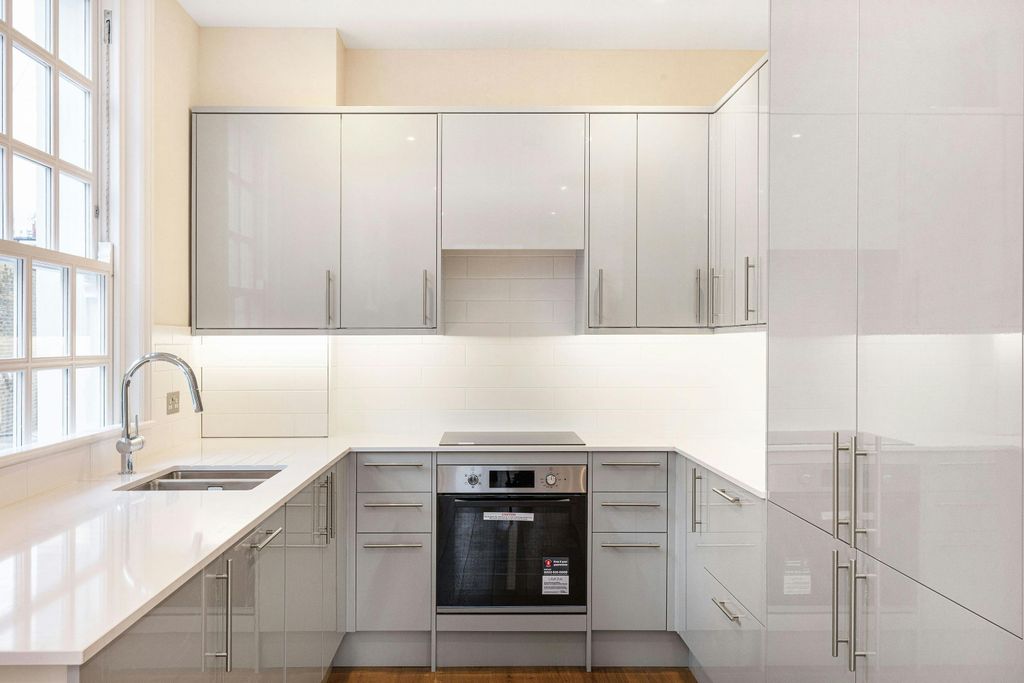 Property photo 3 of 12 Kitchen