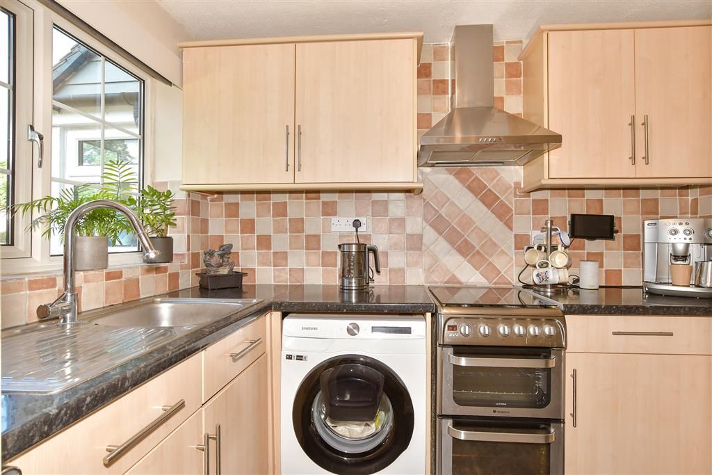 Property photo 2 of 11 Kitchen