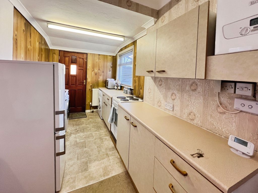 Property photo 3 of 14 Kitchen