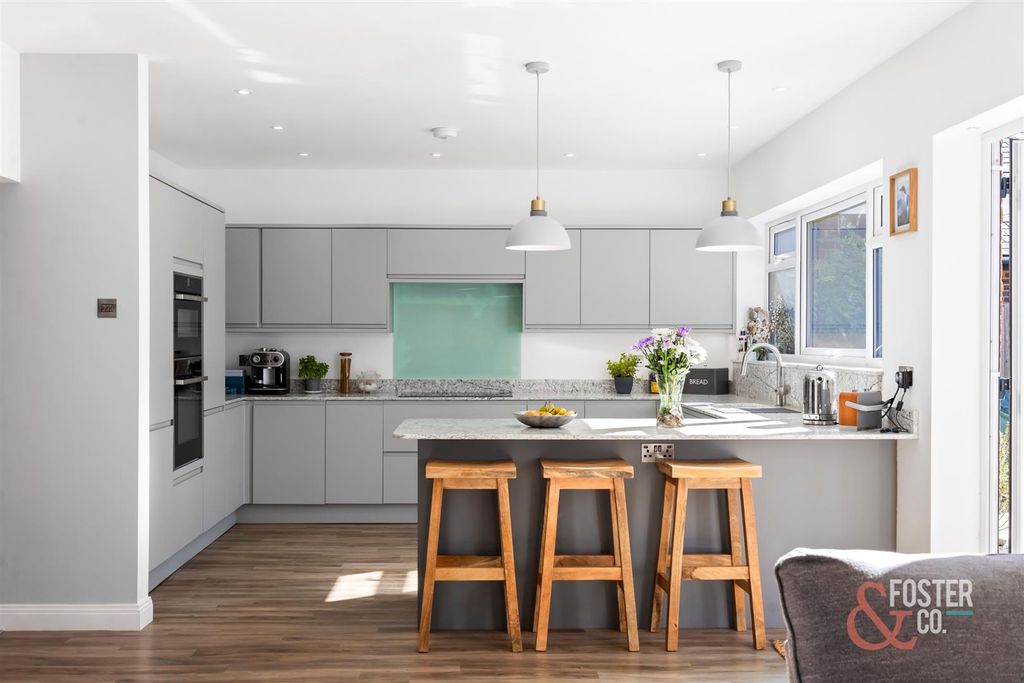 Property photo 3 of 23 Tongdean Lane, 89-016.Jpg