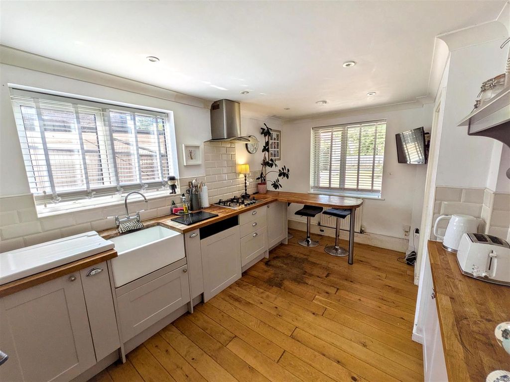 Property photo 2 of 20 Kitchen