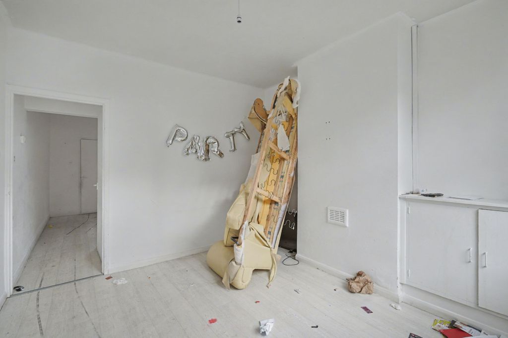 Property photo 3 of 17 94 Lansdowne Road, Leicester Le2 8Ar