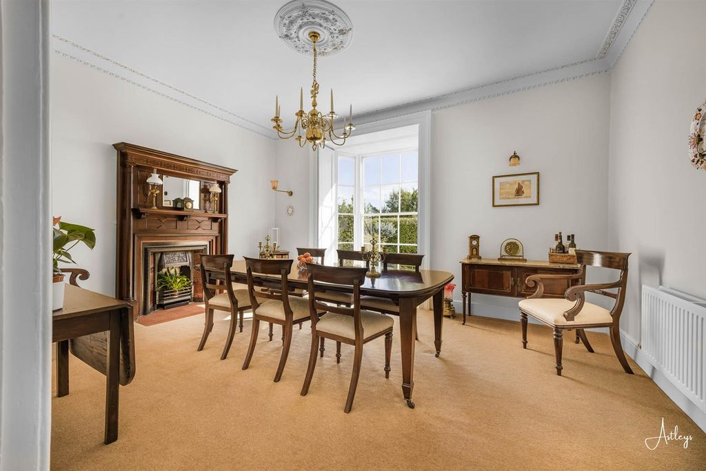 Property photo 3 of 44 Dining Room