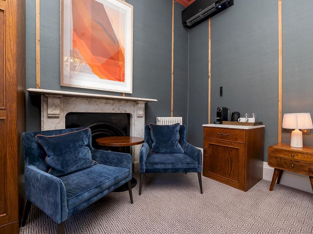 Property photo 1 of 18 Living Room