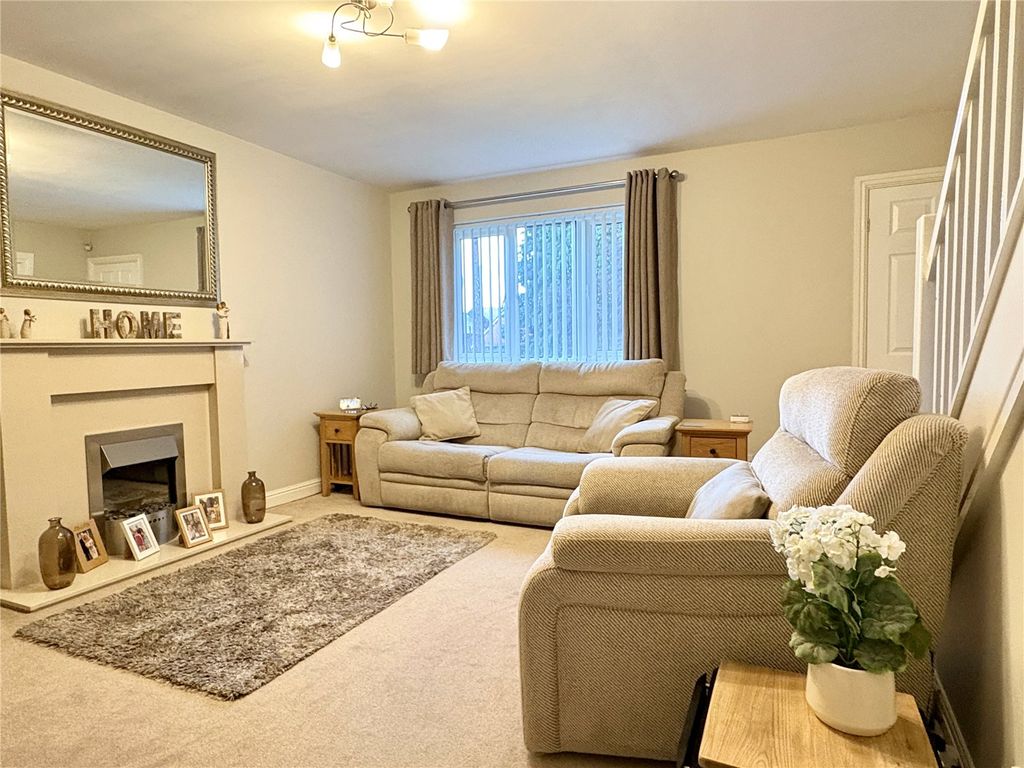 Property photo 3 of 18 Lounge