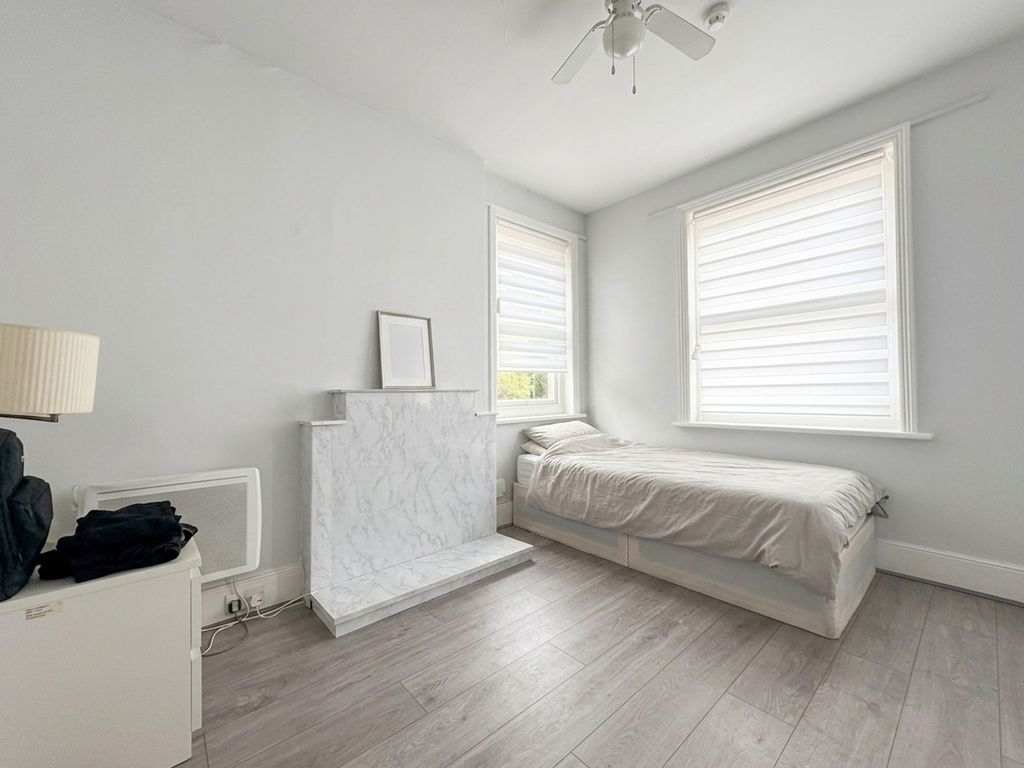 Property photo 1 of 3