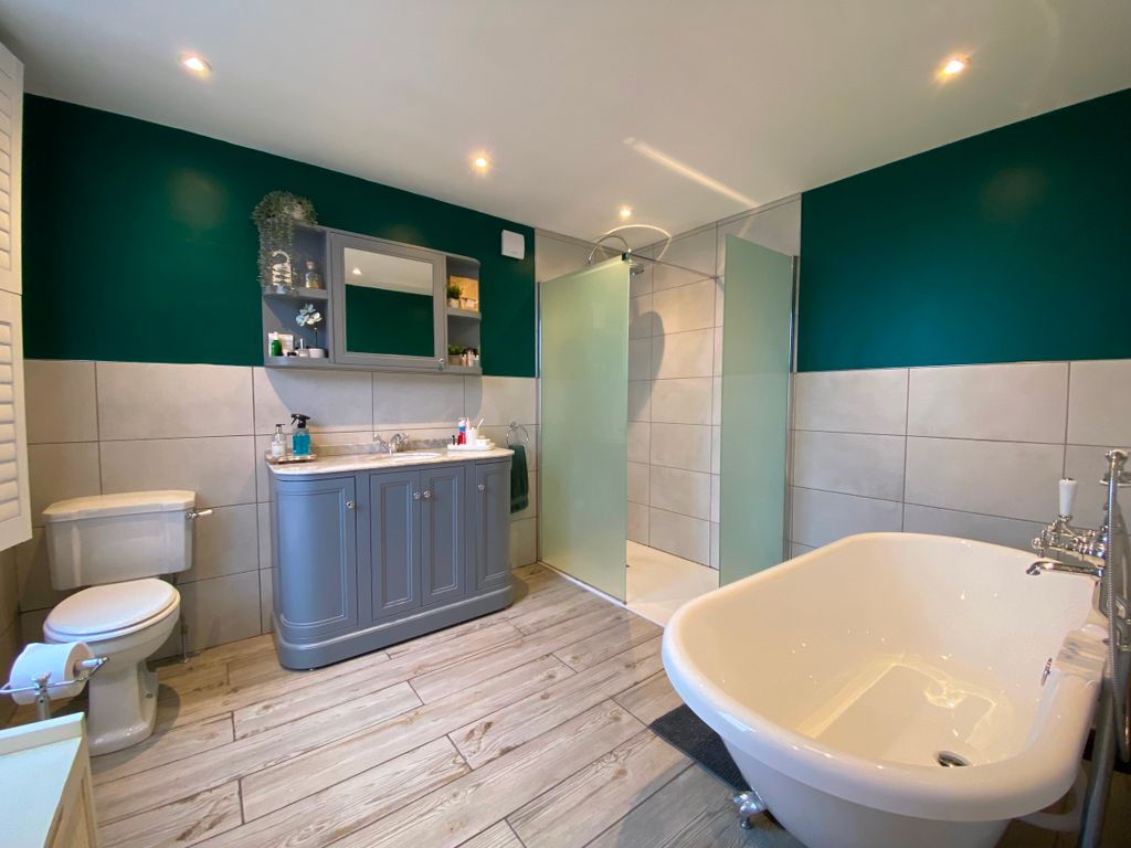 Property photo 3 of 28