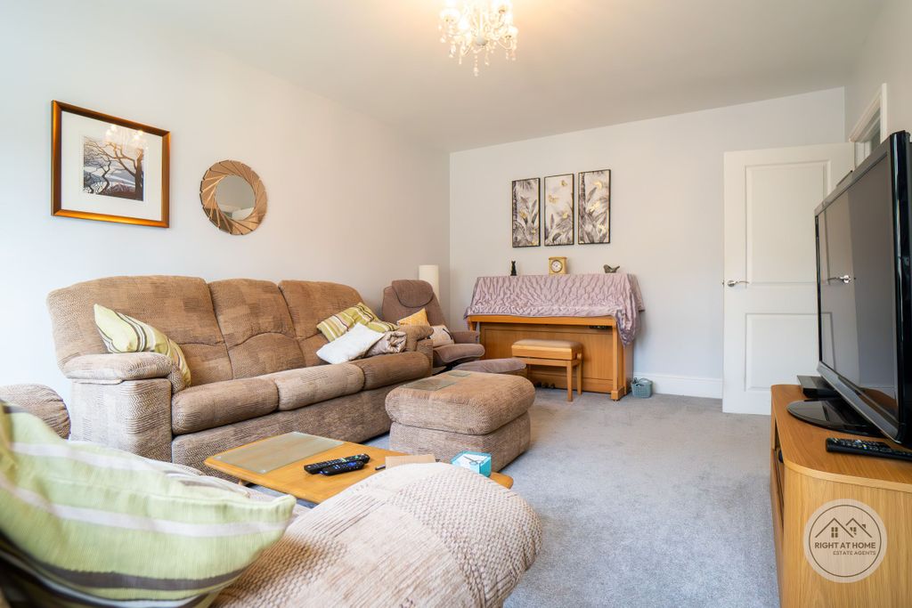 Property photo 3 of 35