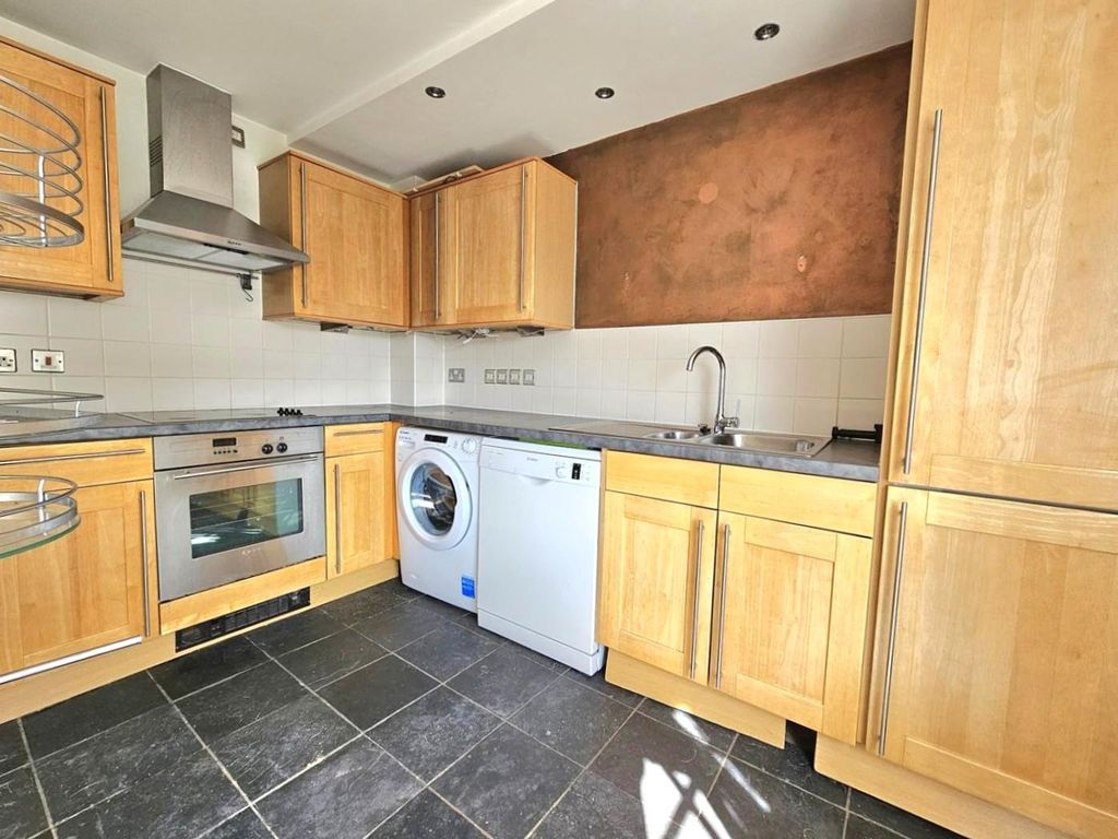 Property photo 2 of 11 Kitchen