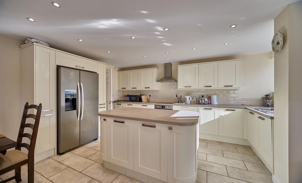 Property photo 2 of 14 15 Stoke Road Hk  15.Jpg