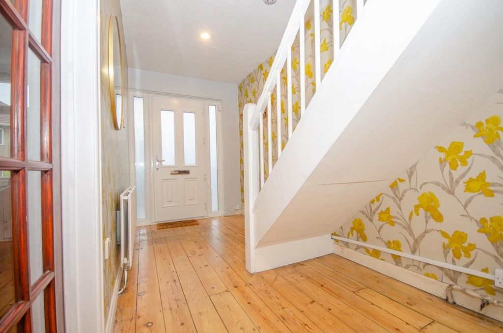 Property photo 2 of 21 Hallway Pic 2.Jpg