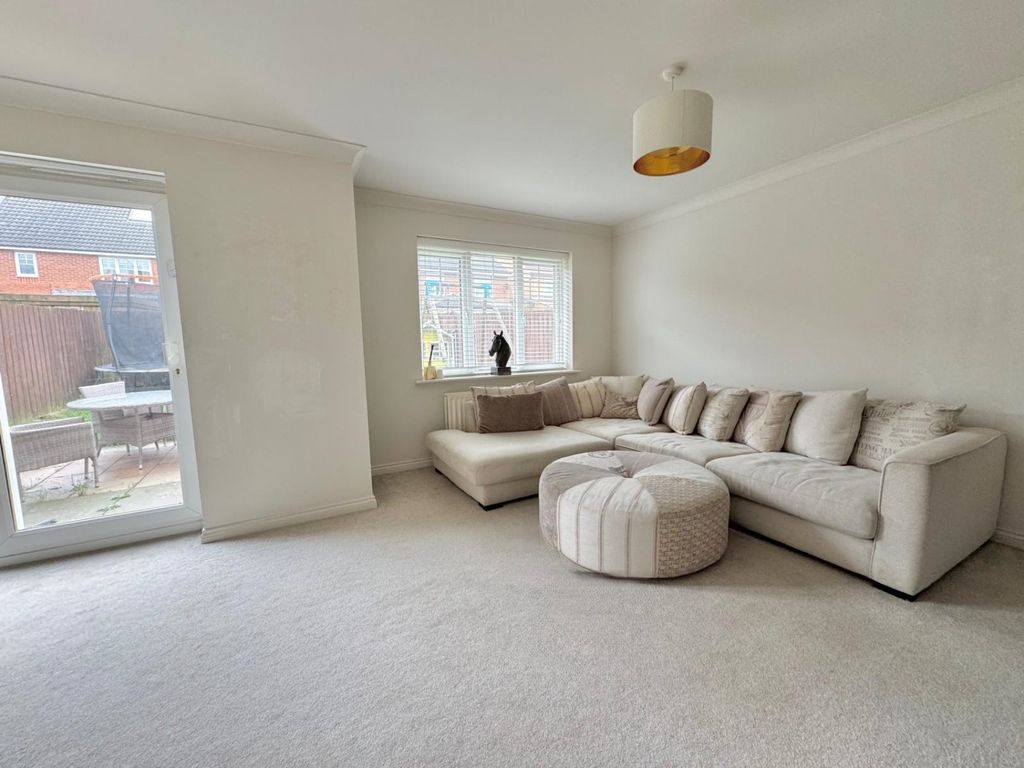 Property photo 2 of 14 F84A97Bf-3491-48Bc-982A-4288A367A57F