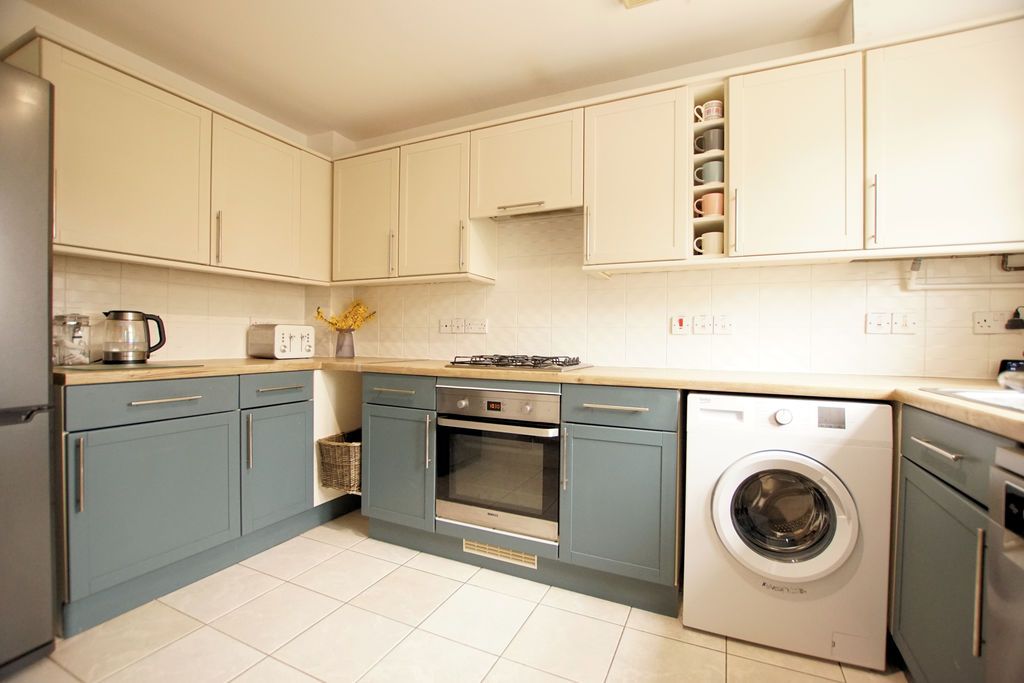 Property photo 2 of 19 Kitchen