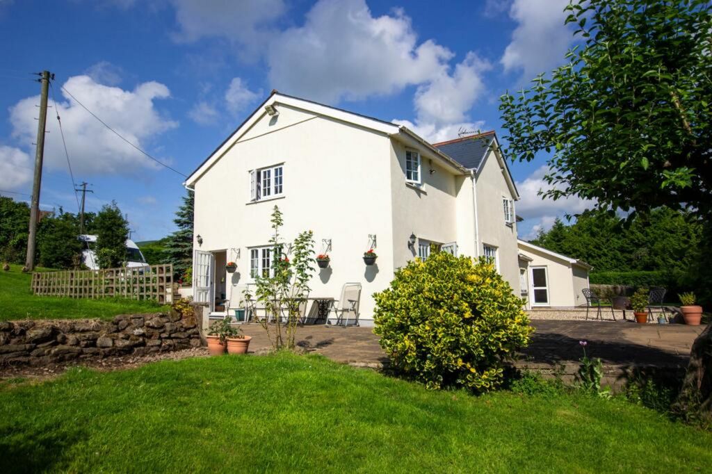 Property photo 3 of 33