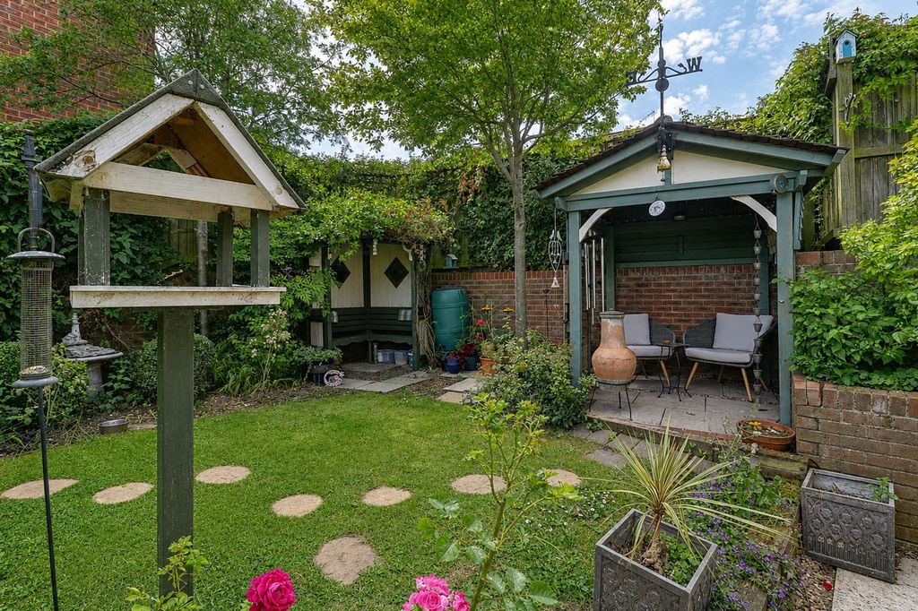 Property photo 2 of 20