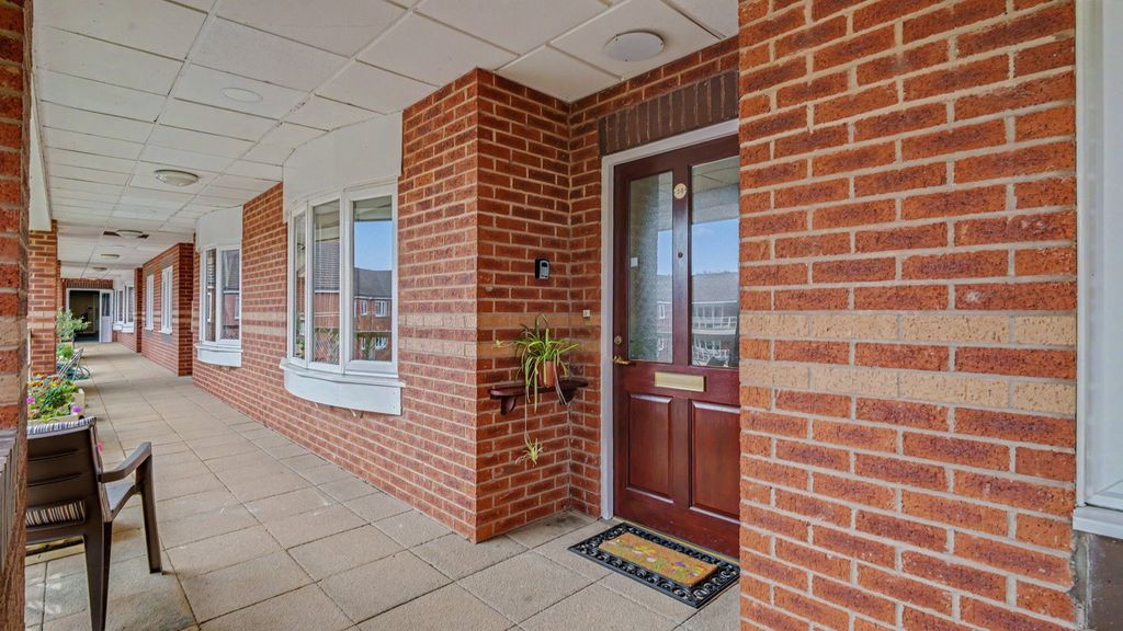 Property photo 3 of 28