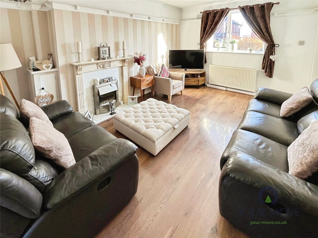 Property photo 3 of 16 Lounge