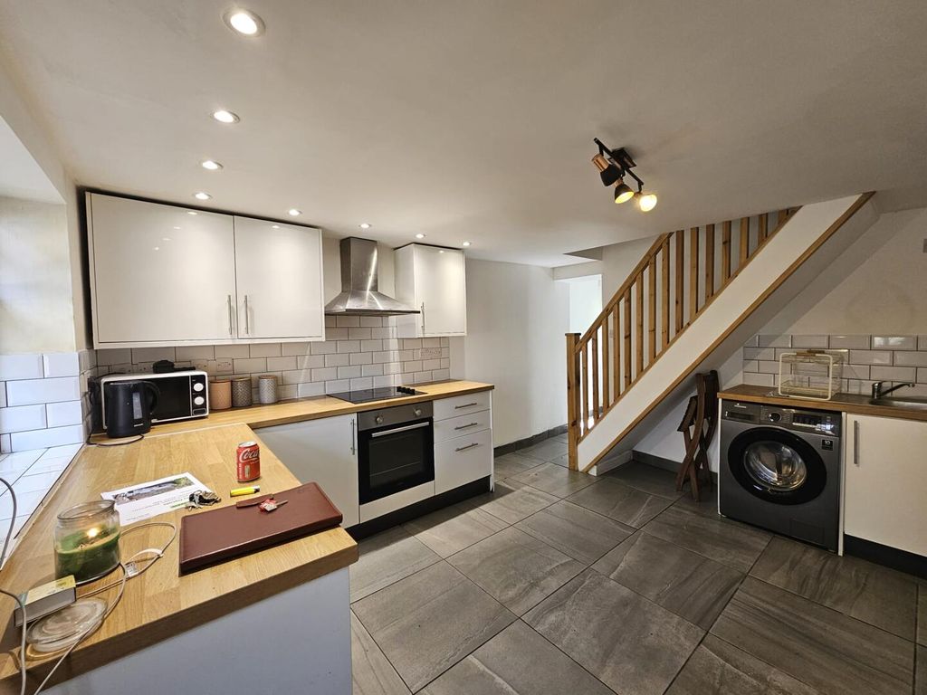 Property photo 3 of 24 Kitchen