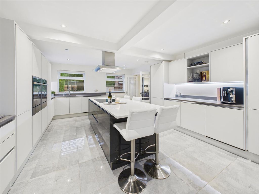 Property photo 2 of 20 Kitchen