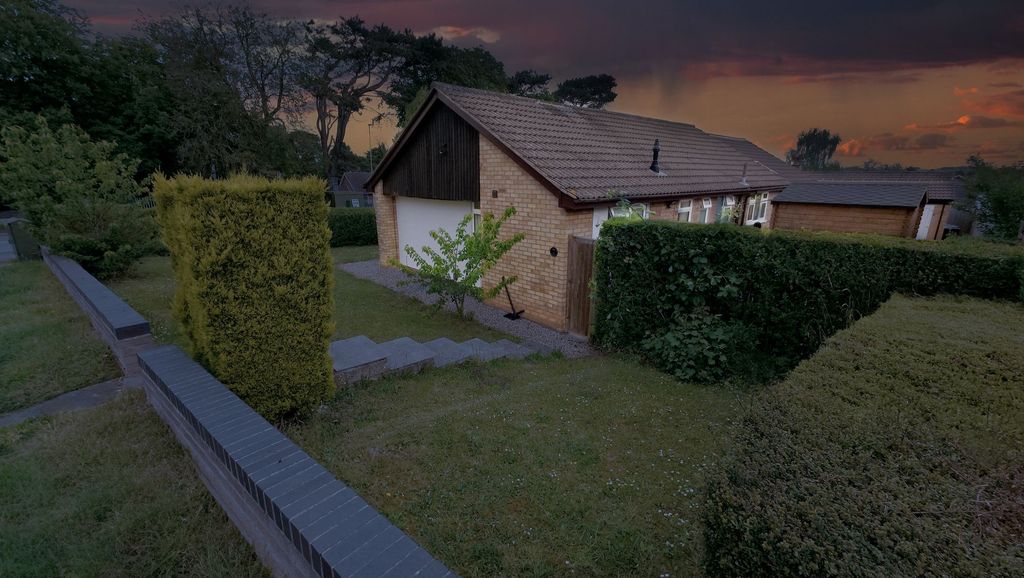 Property photo 3 of 21 Twilight